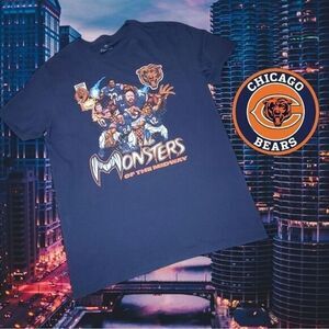 Fanatics Women's NFL Chicago Bears "Monsters of Midway" Comic T-Shirt M